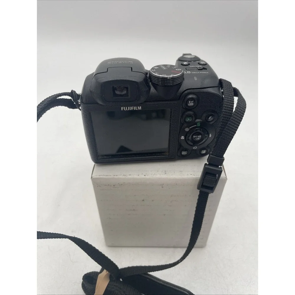 Fujifilm FinePix S1000fd Digital Camera 10.0MP 12X Zoom+Batteries+SD Card-TESTED